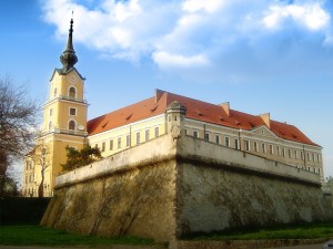 Замок та невеликий літній палац Любомирських